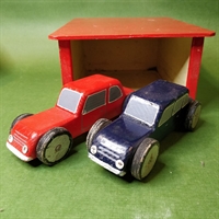 garage træbiler blå rød bemalet gammel legetøjsgarage 